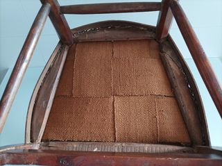 Antica poltrona per bambini in legno