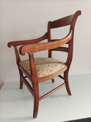 Antica poltrona per bambini in legno