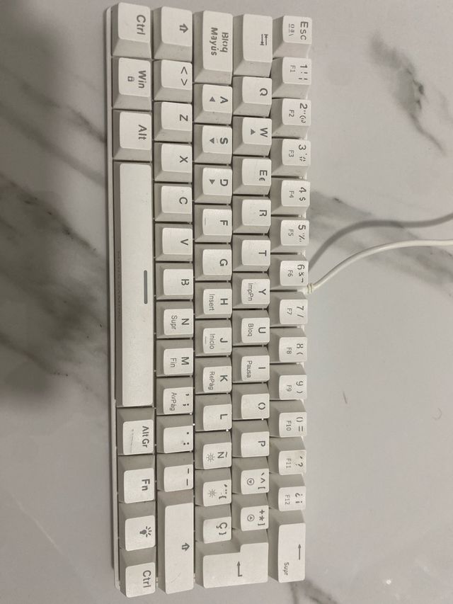 Teclado MARS GAMING blanco, alfombra y raton 