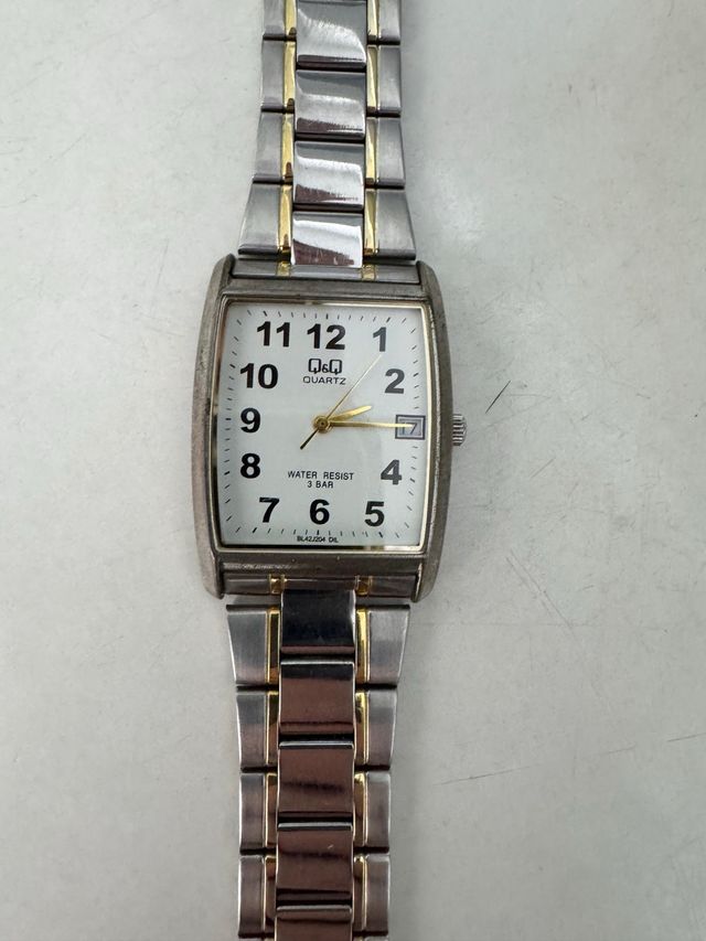 Reloj Q&Q cuarzo: elegante y clásico