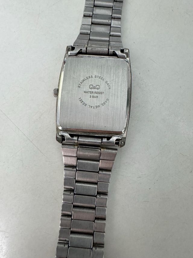 Reloj Q&Q cuarzo: elegante y clásico