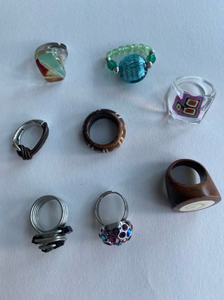 8 anillos y pulsera bisutería