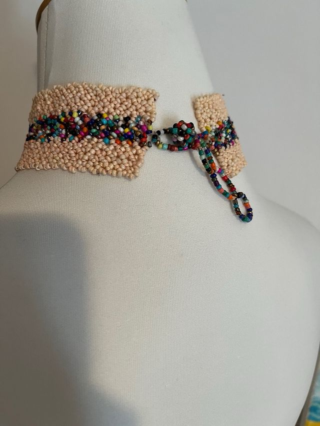 Collar con flecos multicolor