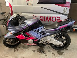 Honda CBR F2 (1992) - Moto