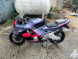 Honda CBR F2 (1992) - Moto