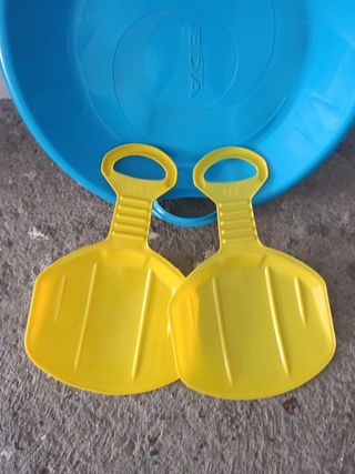 Trineo y 2 palas nieve niños
