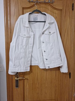 Cazadora vaquera blanca Denim .