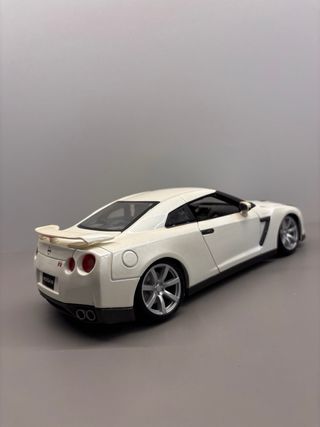 Bburago Nissan GTR 1:18