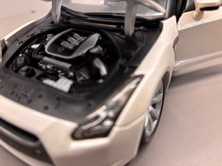 Bburago Nissan GTR 1:18
