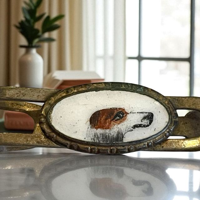 Ferma cravatta ottocentesco cane smaltato