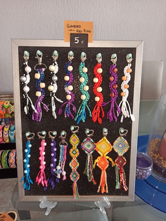 Llaveros tejidos multicolor