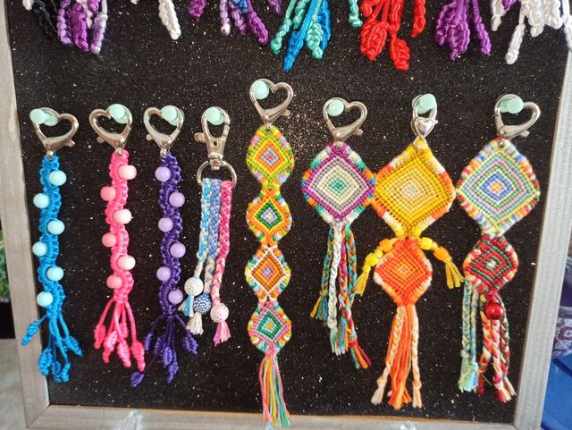 Llaveros tejidos multicolor