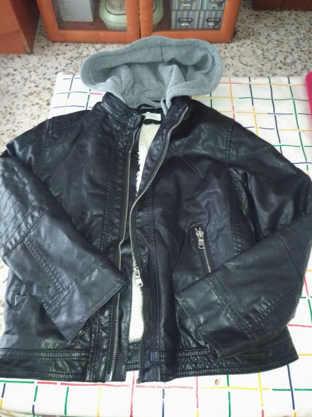 Chaqueta piel niño c/ capucha 128cm