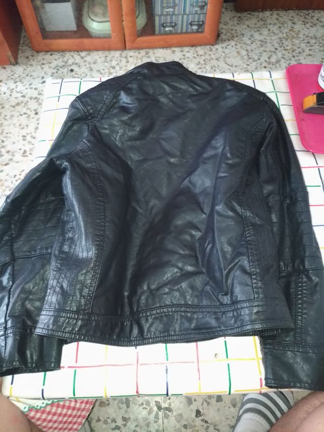 Chaqueta piel niño c/ capucha 128cm