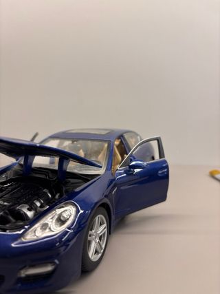 Porsche Panamera Bburago 1:18