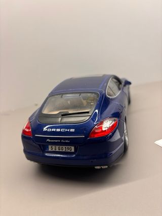 Porsche Panamera Bburago 1:18