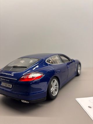 Porsche Panamera Bburago 1:18