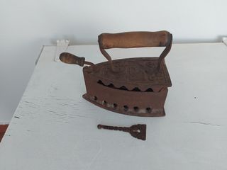 Ferro da stiro antico
