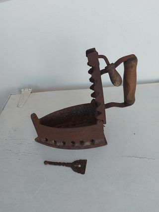 Ferro da stiro antico