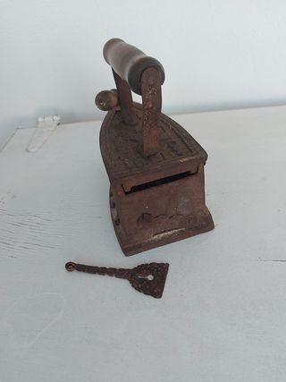 Ferro da stiro antico