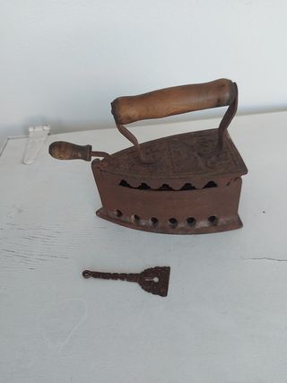 Ferro da stiro antico