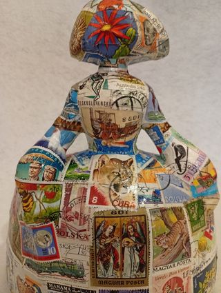 MENINA ESCULTURA SELLOS II