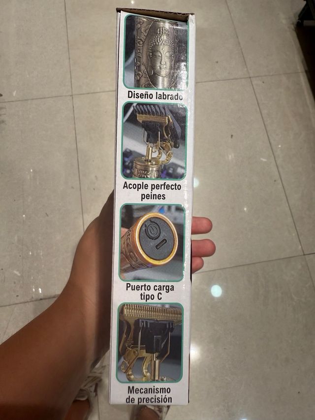 MAQUINA DE AFEITAR DORADA