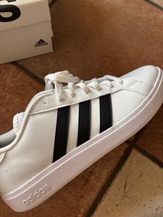Adidas - Scarpe sportive bianche e nere