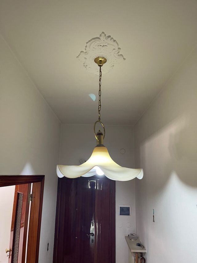 Lampadario in vetro soffiato e ottone