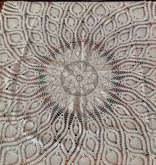 Centrotavola all'uncinetto beige 120 cm