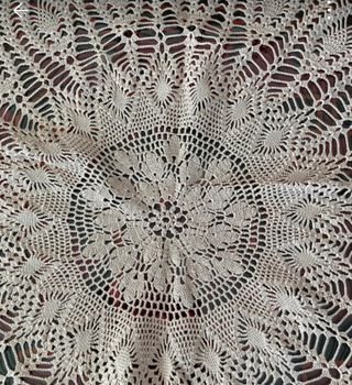 Centrotavola all'uncinetto beige 120 cm