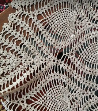 Centrotavola all'uncinetto beige 120 cm