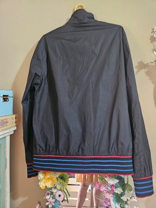 Chaqueta negra Lands'city
