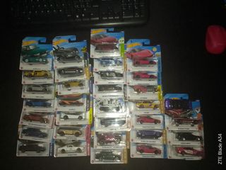 24 Hot Wheels: Skyline, Ferrari, Ford