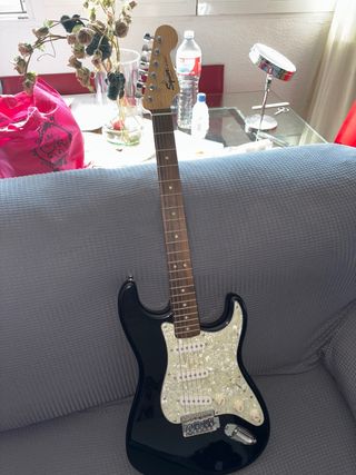 Squier Strat guitarra eléctrica