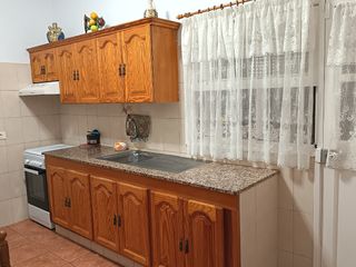 Se alquila casa en San Miguel de Geneto.

