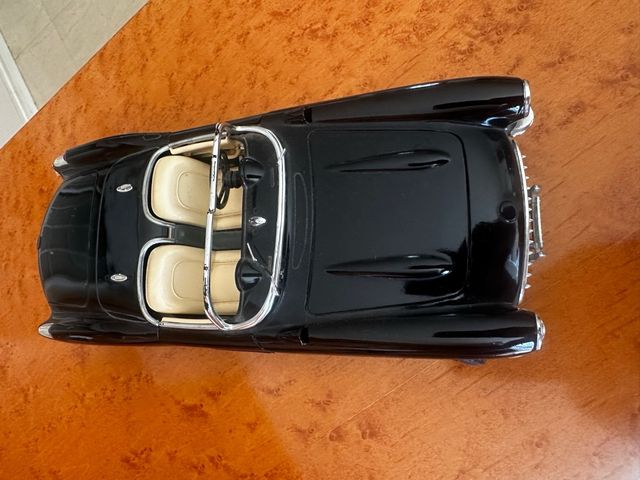 Chevrolet Corvette 1957 Burago modello 1/18