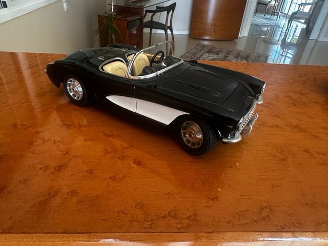 Chevrolet Corvette 1957 Burago modello 1/18