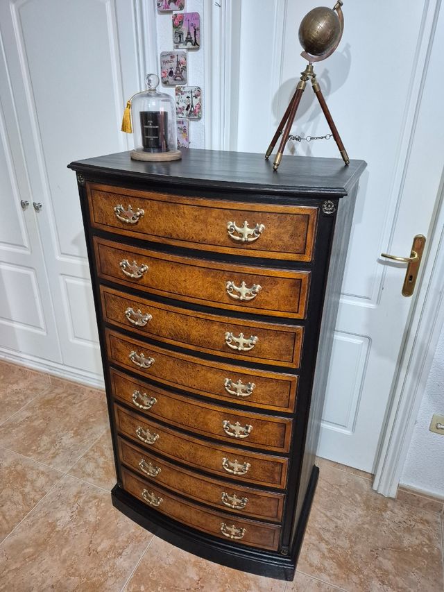 Gavetero antiguo de caoba renovado 