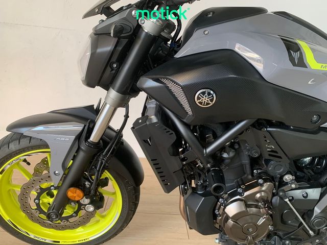 YAMAHA MT-07 (A2)