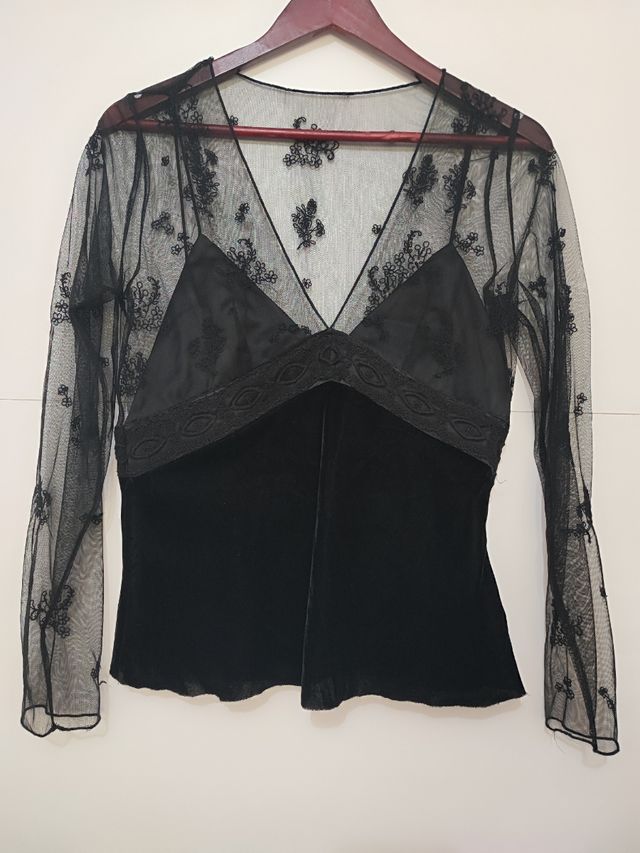 Blusa negra encaje.