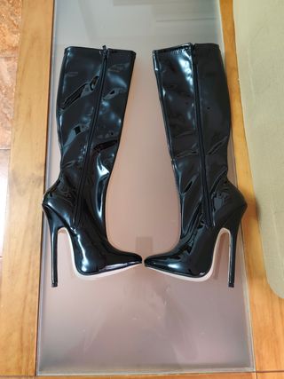 Botas altas negras tacón aguja 39