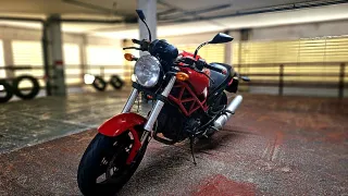 Ducati Monster 695 roja
