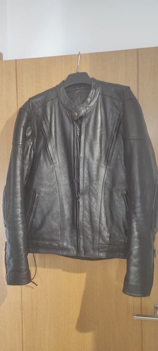 Cazadora cuero moto clásica
