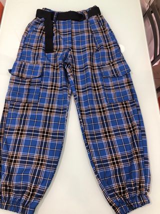 Pantalones cargo Bershka cuadros azules