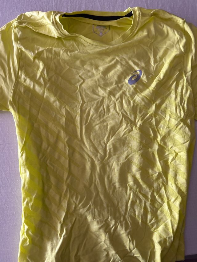Camiseta Asics talla L amarilla
