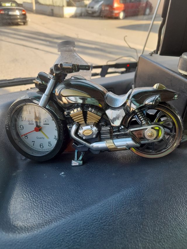 Reloj despertador moto