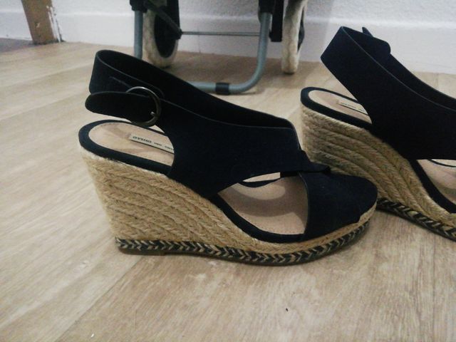 Alpargatas cuña Oysho azul