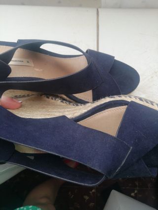 Alpargatas cuña Oysho azul 