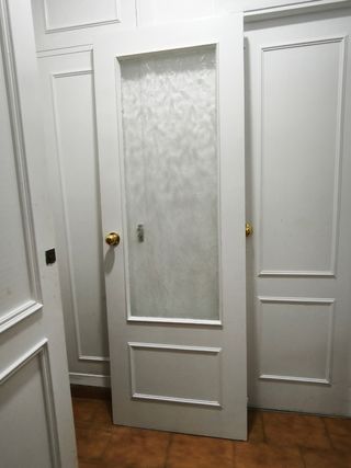 Puerta interior blanca con cristal